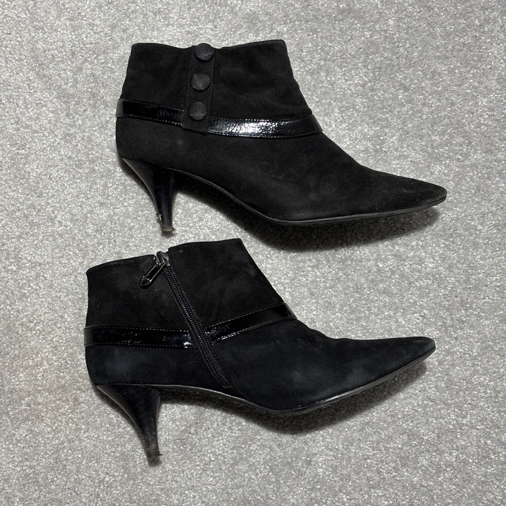 Black suede and leather heeled booties Adrienne Vittadini